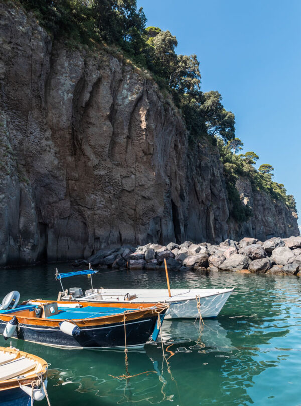 Barche sulla spiaggia di Santa Caterina